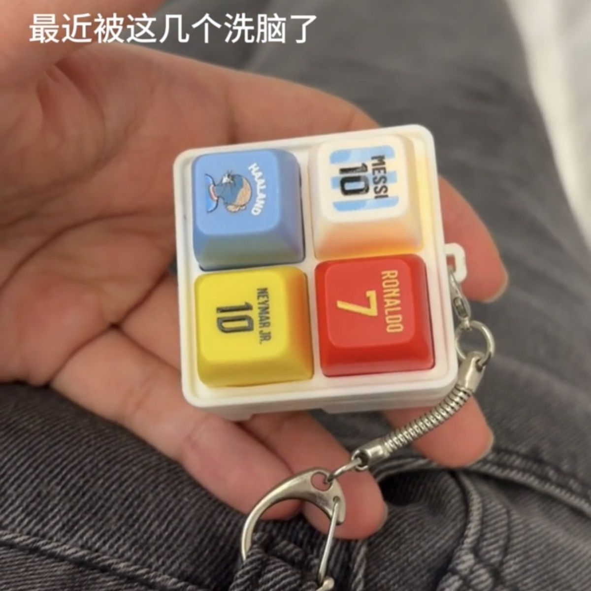 Haaland soccer-themed keychain - đánh giá và giá Prank Toys